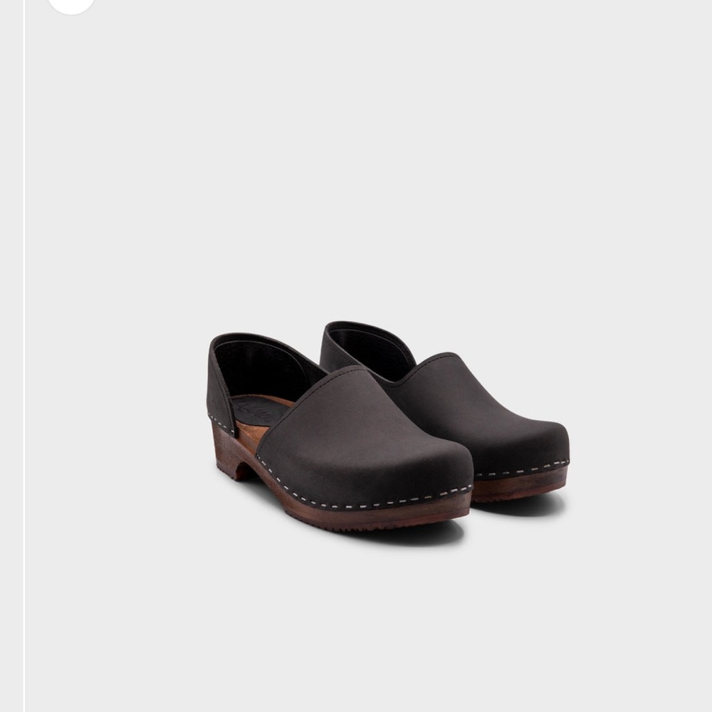 Sandgrens Brett low closed-back clogs